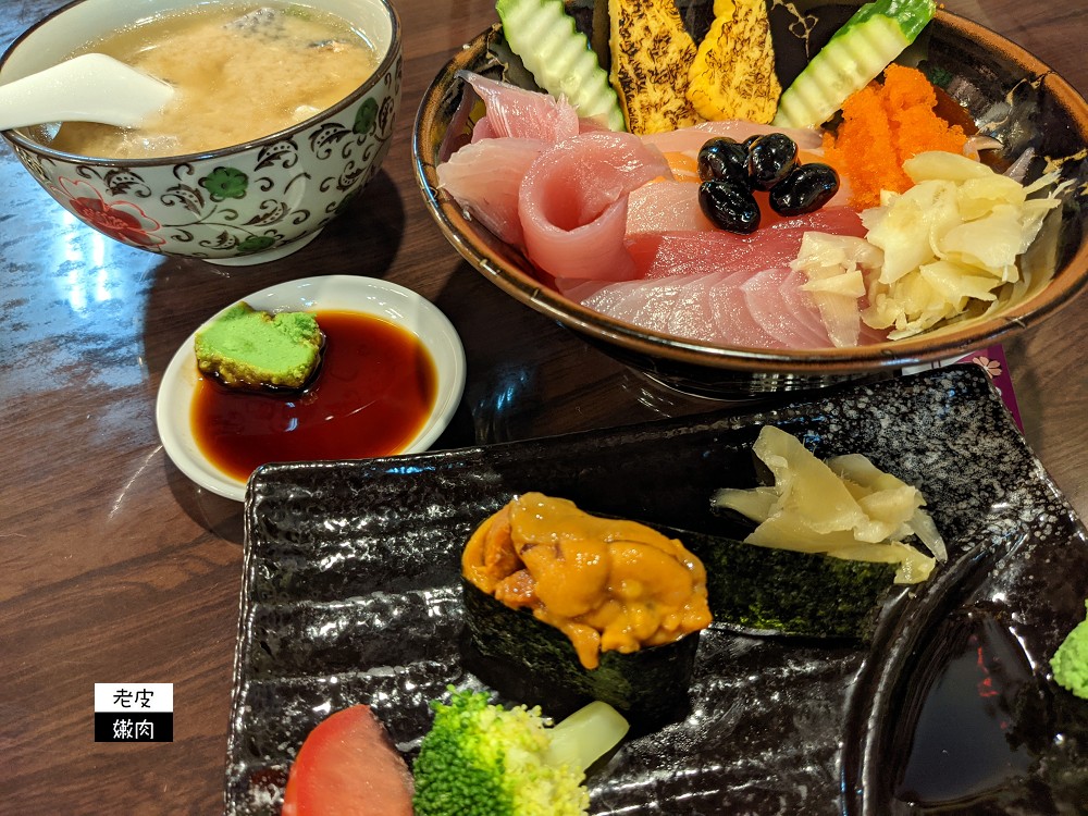 基隆仁愛市場排隊美食 食尚玩家推薦的 鈺刺身丼 丼飯生魚片握壽司 老皮嫩肉的流水帳生活