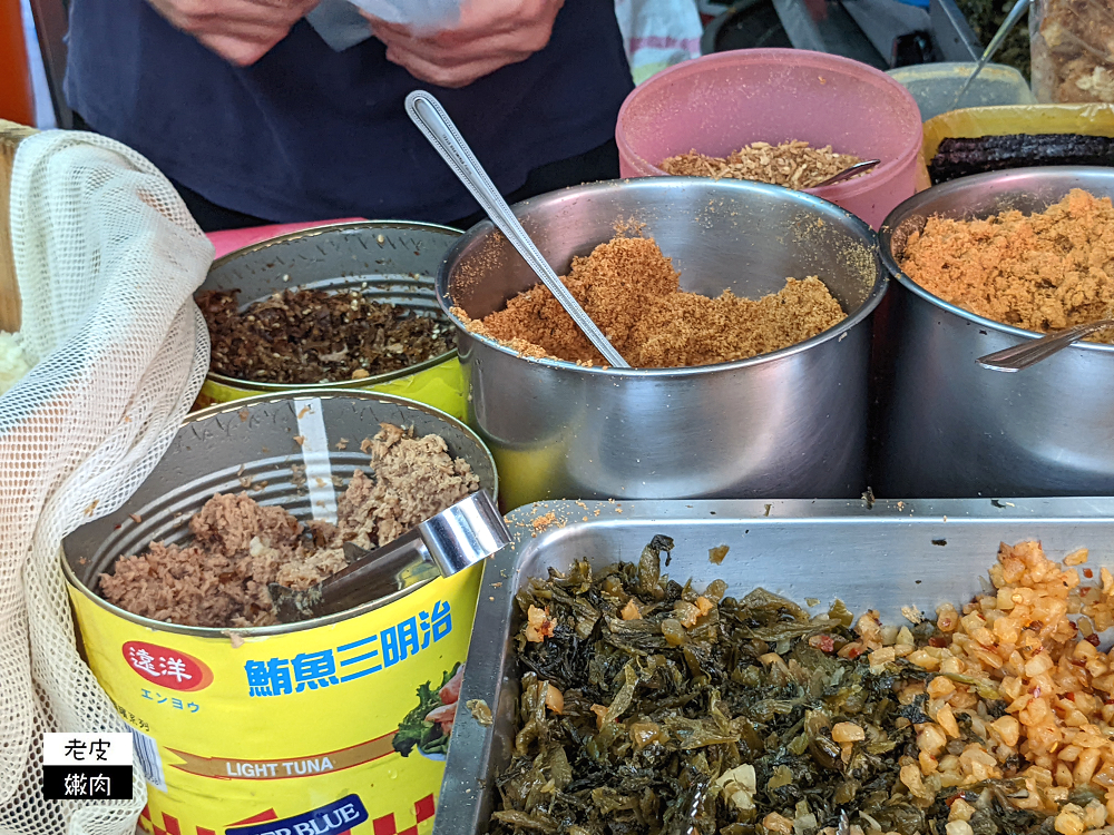 台北車站排隊銅板早餐|巨大海苔飯糰只要50元的【飯糰霸】 - 老皮嫩肉的流水帳生活