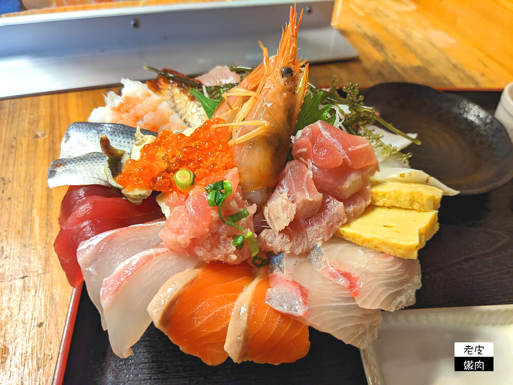 那霸美食-魚屋直營食堂 魚まる|漁師食堂 海鮮丼定食不用台幣400元 - 老皮嫩肉的流水帳生活