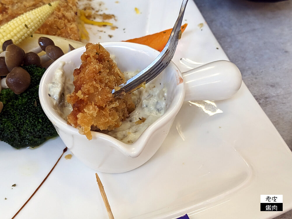 青埔美食餐廳|勒芙131 義大利麵牛排風味餐 吃到最後有彩蛋 - 老皮嫩肉的流水帳生活