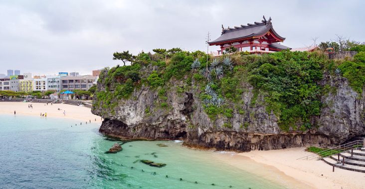 沖繩那霸景點-波上宮|最靠近國際通的玩水沙灘 最佳拍攝點 - 老皮嫩肉的流水帳生活