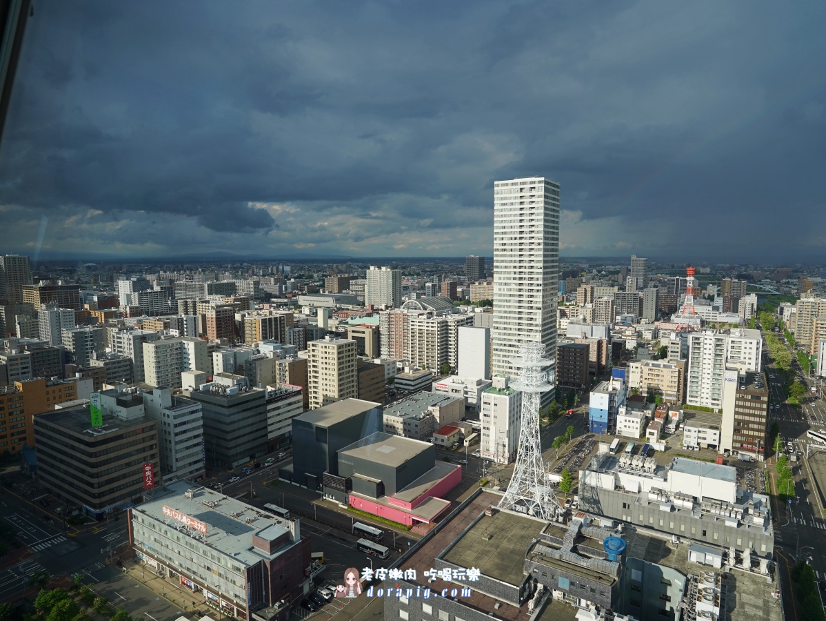 北海道必訪景點【札幌電視塔】可俯瞰大通公園、札幌街景 晴天時能遠眺石狩平原與山脈。 - 老皮嫩肉的流水帳生活 北海道必訪景點【札幌電視塔】可俯瞰大通公園、札幌街景 晴天時能遠眺石狩平原與山脈。 - 老皮嫩肉的流水帳生活