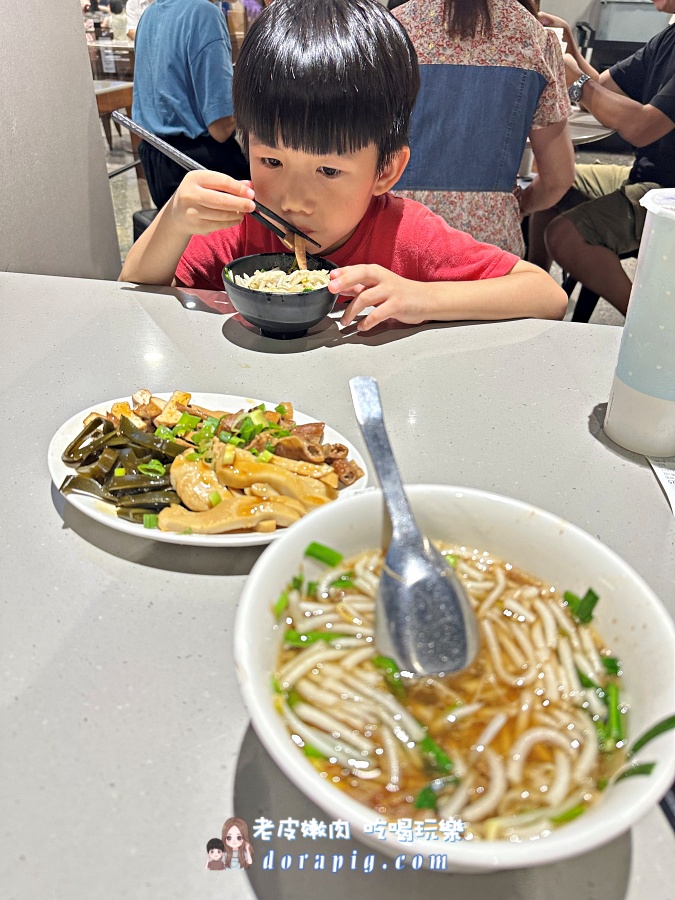 小滿雨生榕樹下米苔目:台東古早味米食,排隊也要吃的懷舊滋味! - 老皮嫩肉的流水帳生活 小滿雨生榕樹下米苔目:台東古早味米食,排隊也要吃的懷舊滋味! - 老皮嫩肉的流水帳生活
