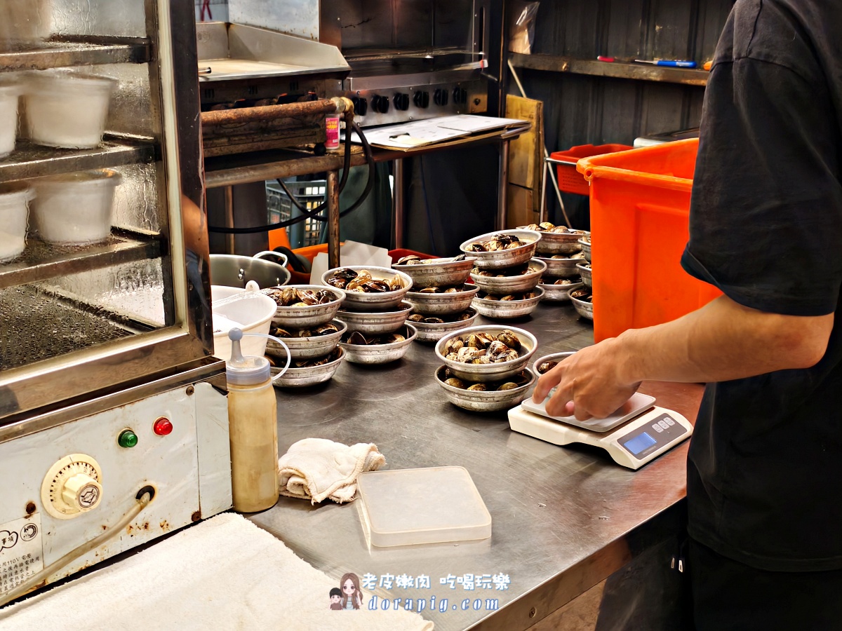 中壢夜市【貝蛤蛤海鮮】攻略:爆汁鮮甜蛤蜊、鹽烤鮮蝦,鮮甜爆棚、CP值破表 - 老皮嫩肉的流水帳生活 中壢夜市【貝蛤蛤海鮮】攻略:爆汁鮮甜蛤蜊、鹽烤鮮蝦,鮮甜爆棚、CP值破表 - 老皮嫩肉的流水帳生活