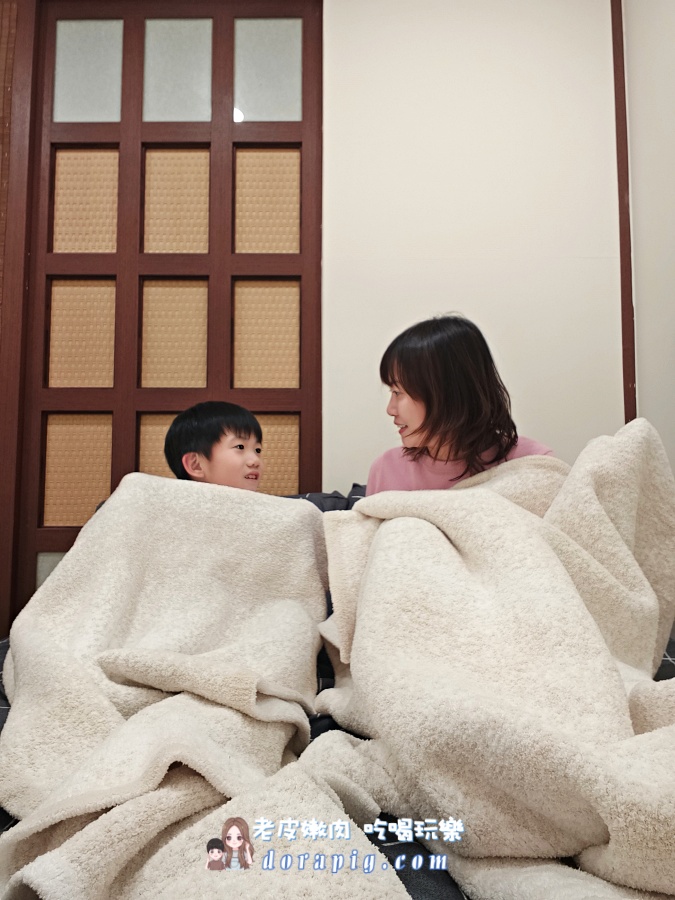 告別冰冷！瑪姬愛絆禮毛毯+81舒芙蕾毯開箱實測 告別厚重 冬天夜晚睡得很輕鬆 - 老皮嫩肉的流水帳生活