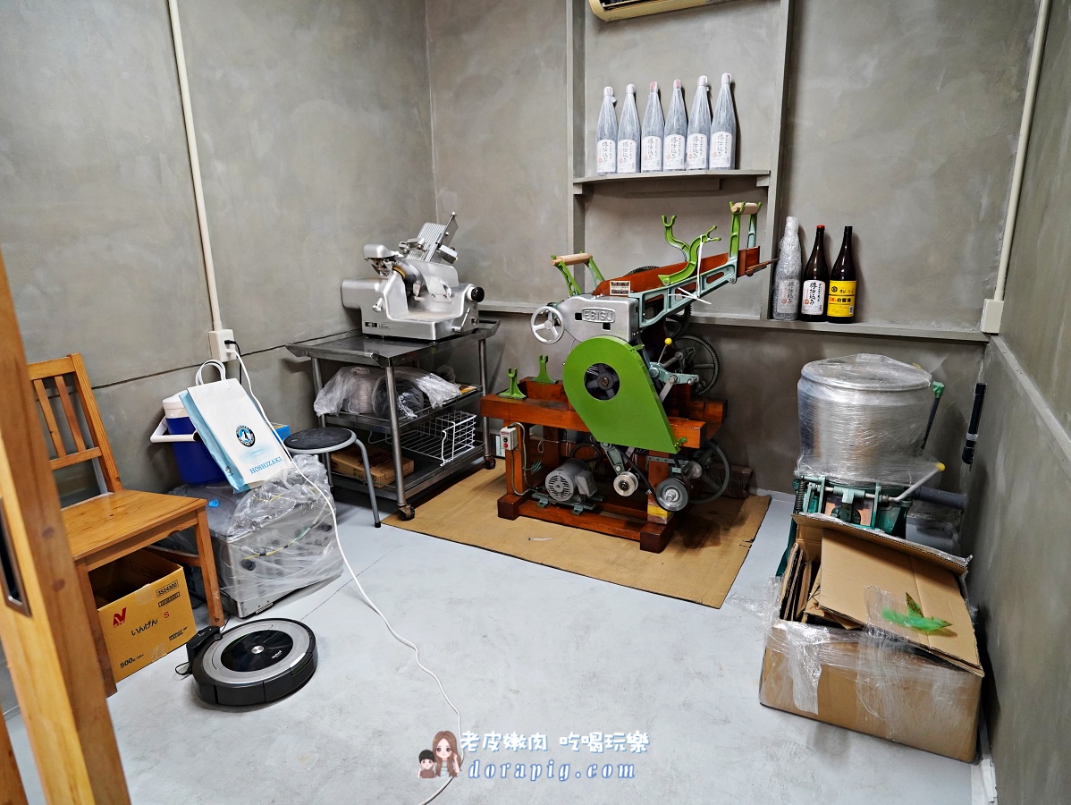 沖繩那霸在地人私藏【沖縄食堂にじや 曙店】一碗入魂的阿古豬骨湯麵 - 老皮嫩肉的流水帳生活