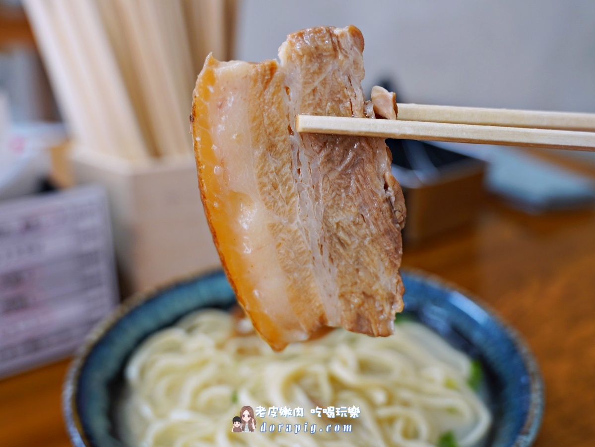 沖繩那霸在地人私藏【沖縄食堂にじや 曙店】一碗入魂的阿古豬骨湯麵 - 老皮嫩肉的流水帳生活