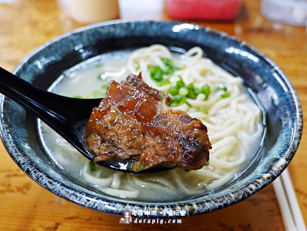 沖繩那霸在地人私藏【沖縄食堂にじや 曙店】一碗入魂的阿古豬骨湯麵 - 老皮嫩肉的流水帳生活