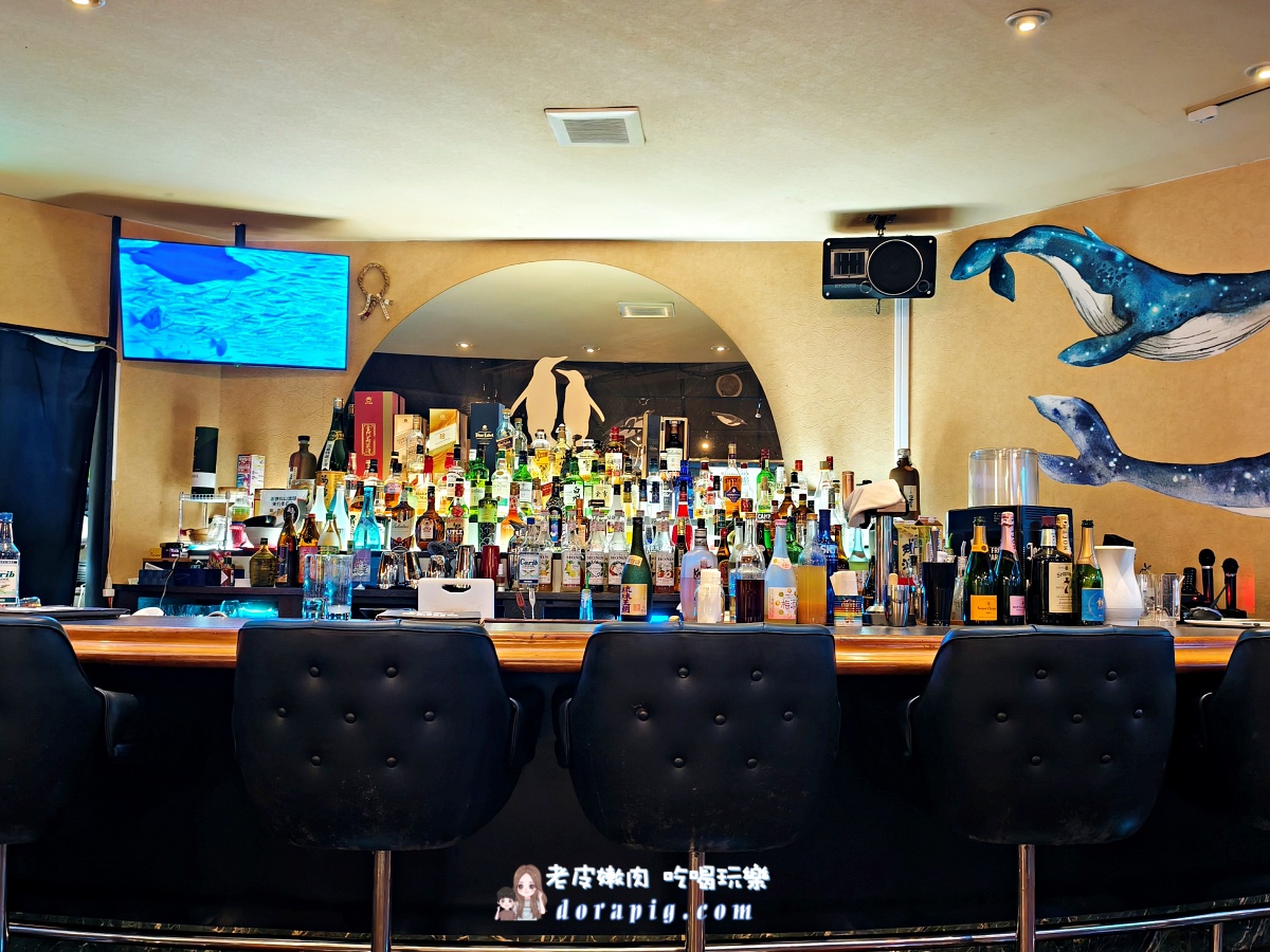 沖繩那霸夜生活新地標【企鵝居酒屋】 調酒、美食與超萌餵食秀一次滿足 - 老皮嫩肉的流水帳生活