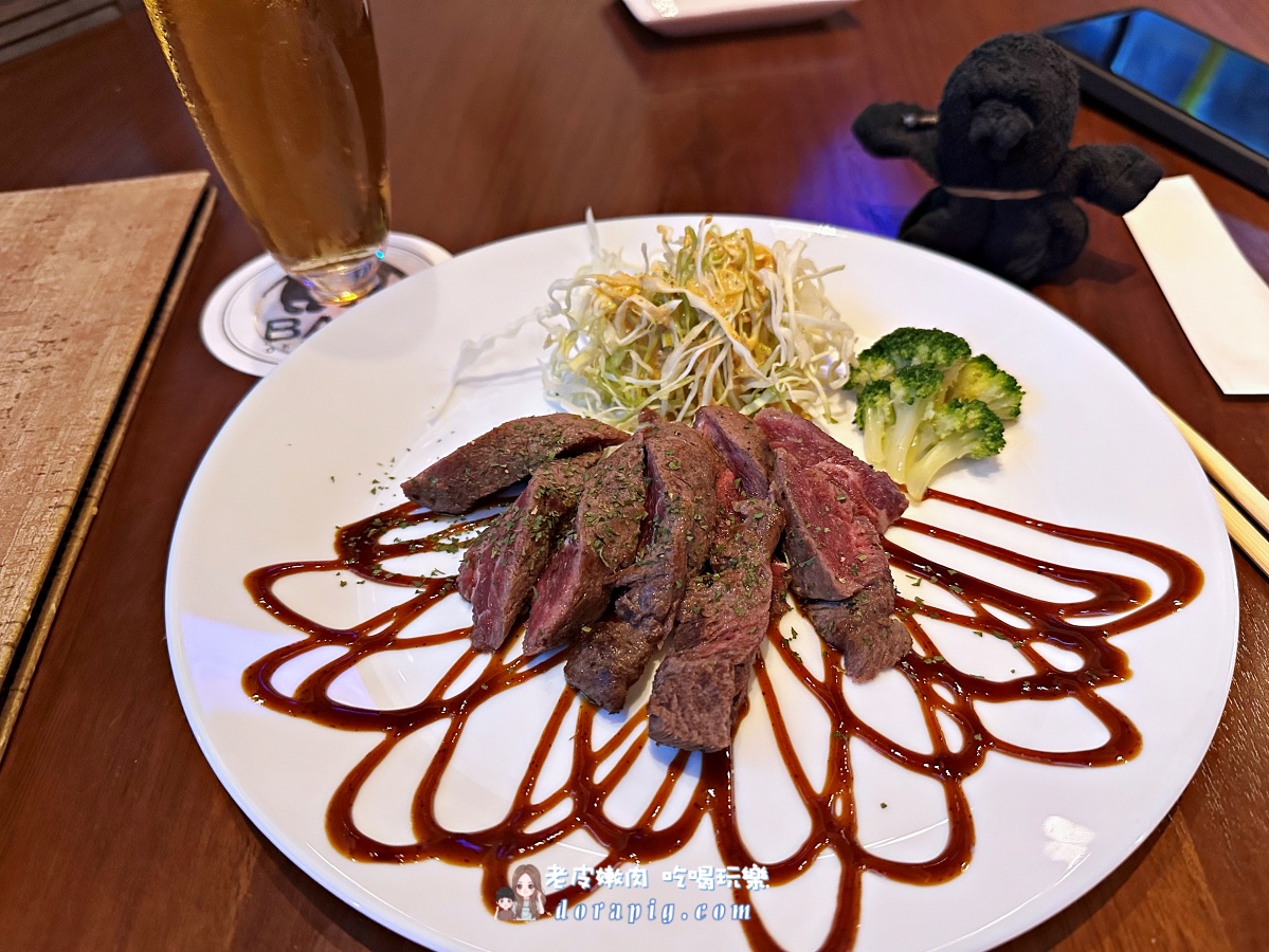 沖繩那霸夜生活新地標【企鵝居酒屋】 調酒、美食與超萌餵食秀一次滿足 - 老皮嫩肉的流水帳生活