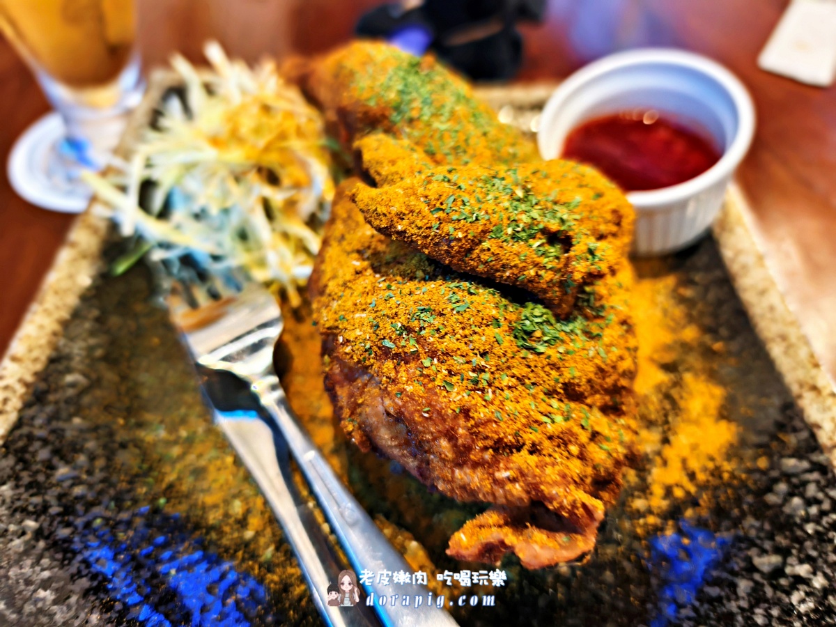 沖繩那霸夜生活新地標【企鵝居酒屋】 調酒、美食與超萌餵食秀一次滿足 - 老皮嫩肉的流水帳生活
