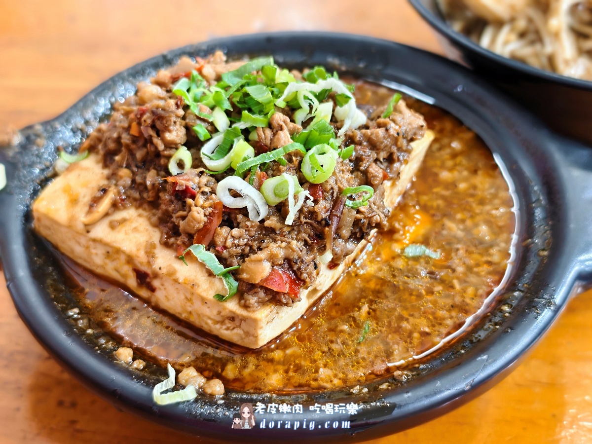 中壢夜市傳奇【簡師傅麻辣臭豆腐】那鍋不吃會後悔的銷魂麻辣燙！ - 老皮嫩肉的流水帳生活