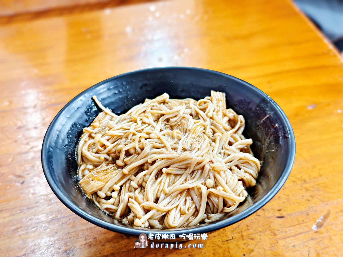 中壢夜市傳奇【簡師傅麻辣臭豆腐】那鍋不吃會後悔的銷魂麻辣燙！ - 老皮嫩肉的流水帳生活