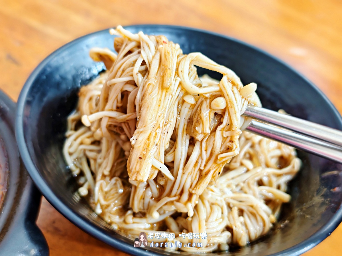 中壢夜市傳奇【簡師傅麻辣臭豆腐】那鍋不吃會後悔的銷魂麻辣燙！ - 老皮嫩肉的流水帳生活