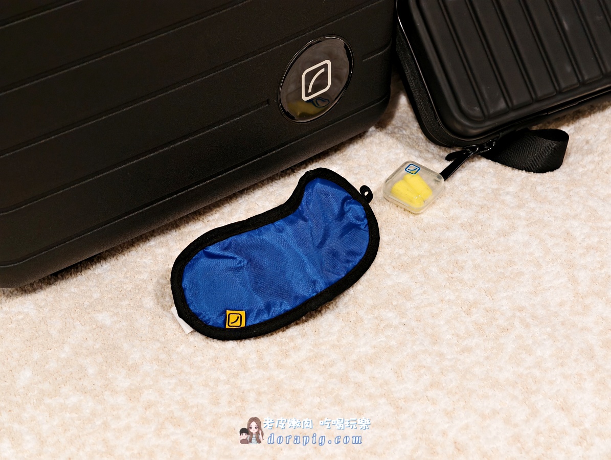 旅行舒適度UP!【Travel Blue ALL-IN-ONE組】長途飛行、公路旅行必備神物! - 老皮嫩肉的流水帳生活 旅行舒適度UP!【Travel Blue ALL-IN-ONE組】長途飛行、公路旅行必備神物! - 老皮嫩肉的流水帳生活