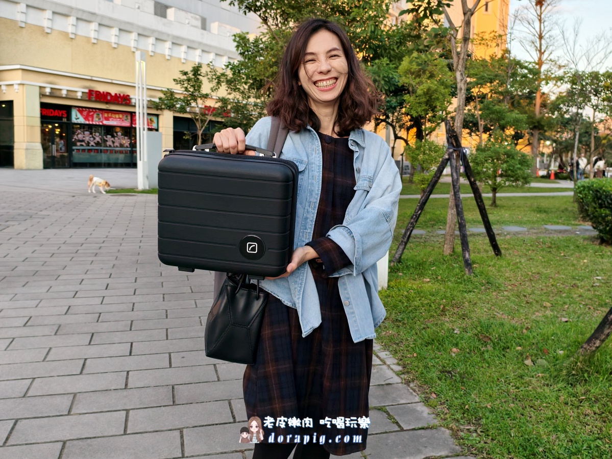 旅行舒適度UP!【Travel Blue ALL-IN-ONE組】長途飛行、公路旅行必備神物! - 老皮嫩肉的流水帳生活 旅行舒適度UP!【Travel Blue ALL-IN-ONE組】長途飛行、公路旅行必備神物! - 老皮嫩肉的流水帳生活