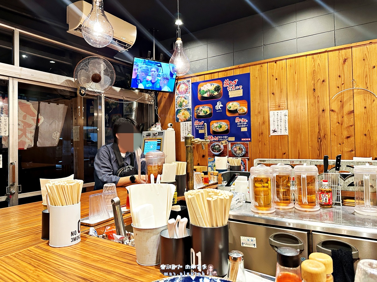 沖繩在地人激推！單軌縣町站前「鶏そば 新里」：深度解析隱藏版雞湯拉麵的魅力 - 老皮嫩肉的流水帳生活