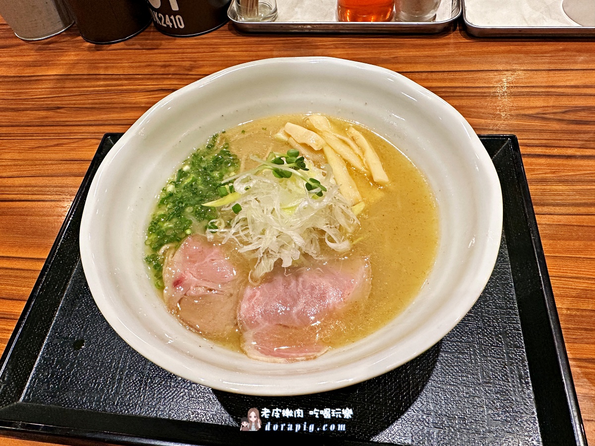 沖繩在地人激推！單軌縣町站前「鶏そば 新里」：深度解析隱藏版雞湯拉麵的魅力 - 老皮嫩肉的流水帳生活