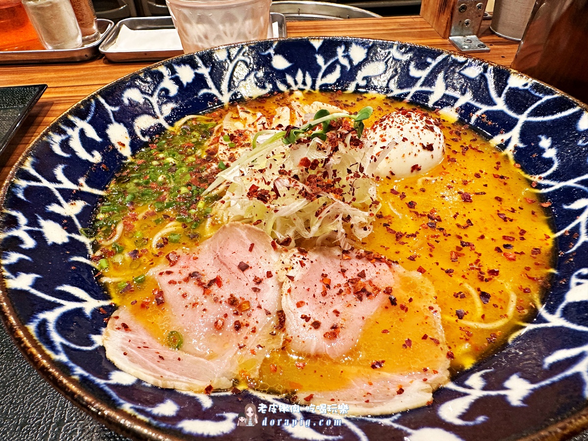 沖繩在地人激推！單軌縣町站前「鶏そば 新里」：深度解析隱藏版雞湯拉麵的魅力 - 老皮嫩肉的流水帳生活