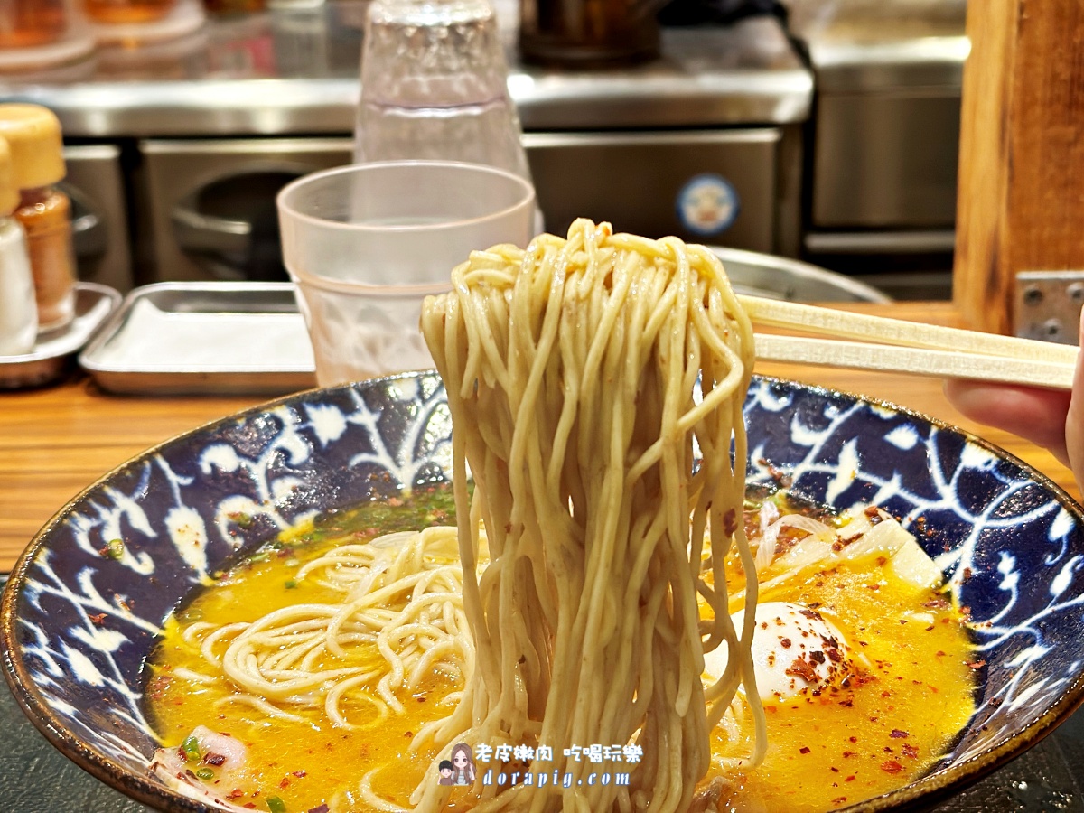 沖繩在地人激推！單軌縣町站前「鶏そば 新里」：深度解析隱藏版雞湯拉麵的魅力 - 老皮嫩肉的流水帳生活