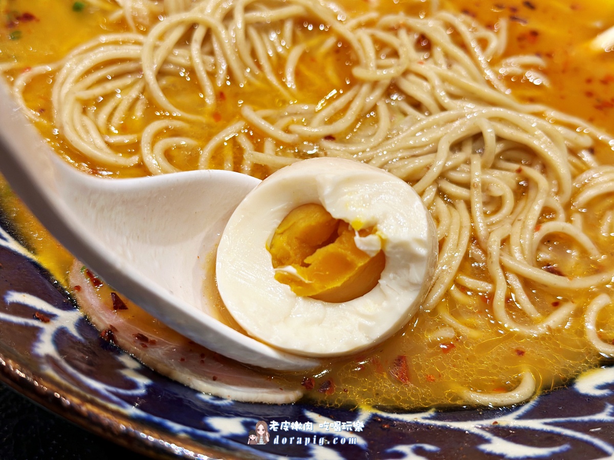 沖繩在地人激推！單軌縣町站前「鶏そば 新里」：深度解析隱藏版雞湯拉麵的魅力 - 老皮嫩肉的流水帳生活